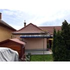 2x4 méteres, falra szerelhető előtető